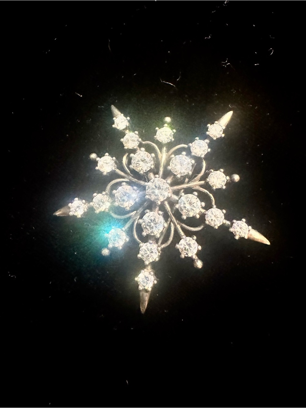Vintage 925 Silver Snowflake brooch with CZ Clear Crystal accents - Picture 9 of 10